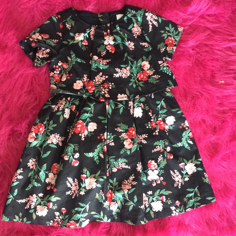black floral print built in lining. 100% cotton